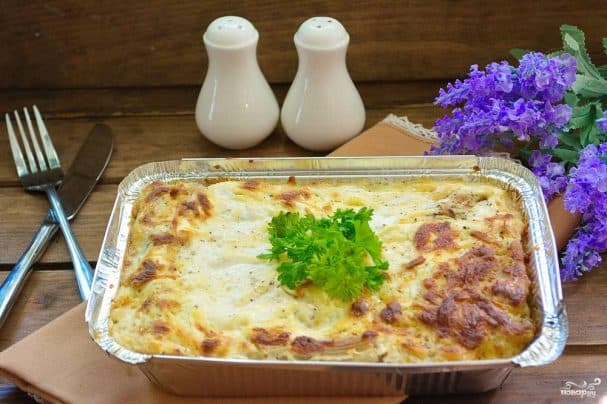 Pasta stuffed with meat and cheese, baked in the oven
