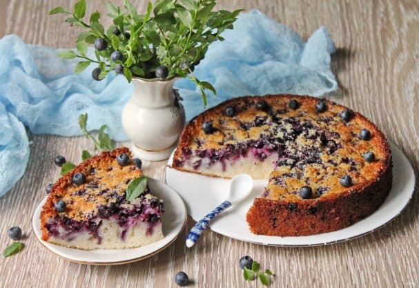 Cottage cheese cake with blueberries