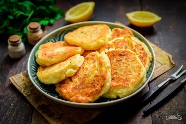 Cottage cheese pancakes on the skillet