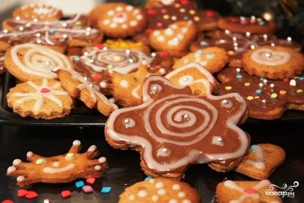 Honey gingerbread cookies for the Christmas tree