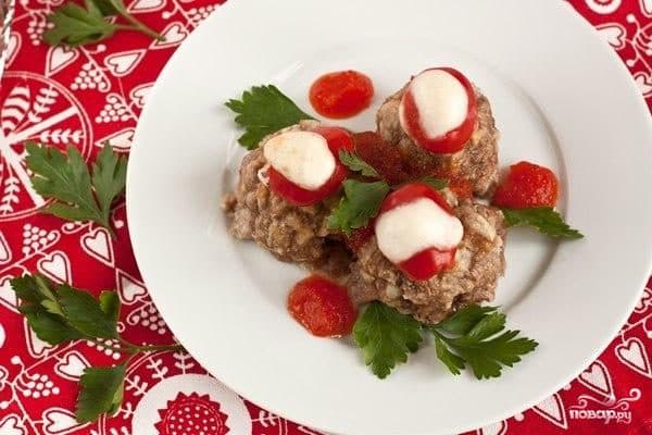 Meatballs with mozzarella