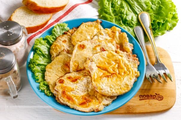 Pork chops with mustard and mayonnaise in the oven