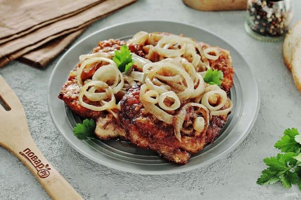 Pork chops with onions