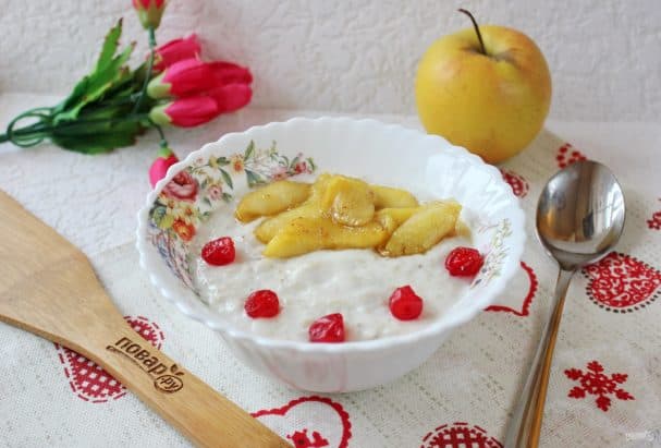 Аўсяная каша з цукровымі яблыкамі