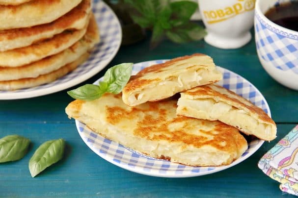Platsints with kefir