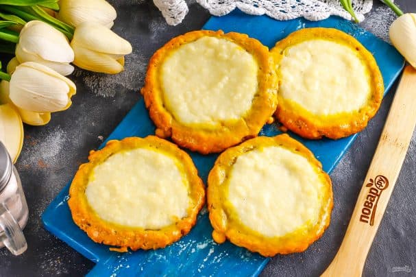 Healthy cottage cheese vatrushki