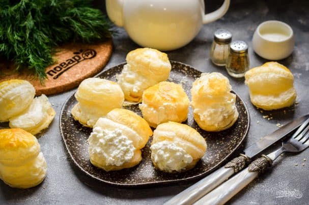 Profiteroles made from puff pastry