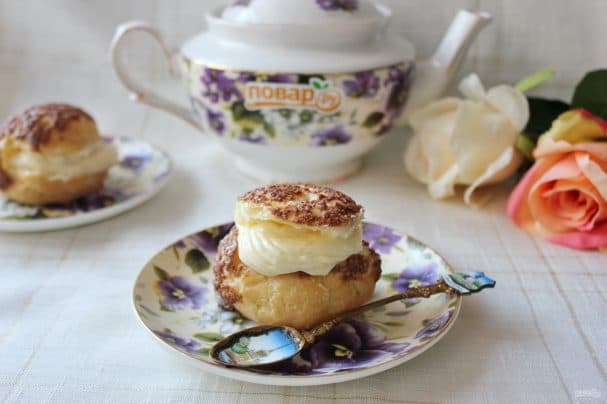 Profiteroles with craquelure