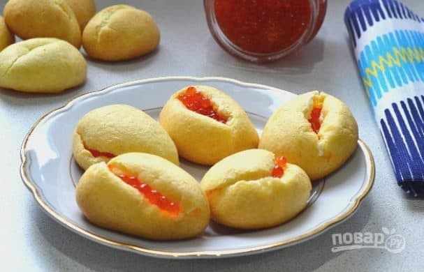 Profiteroles with red caviar
