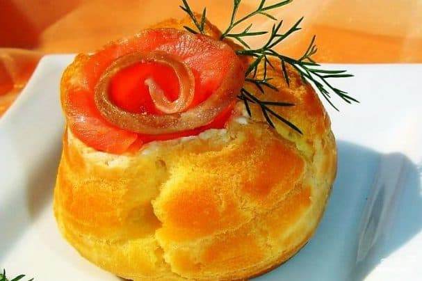 Profiteroles with salmon