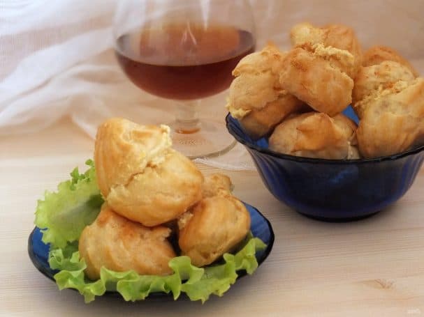 Profiteroles with chicken