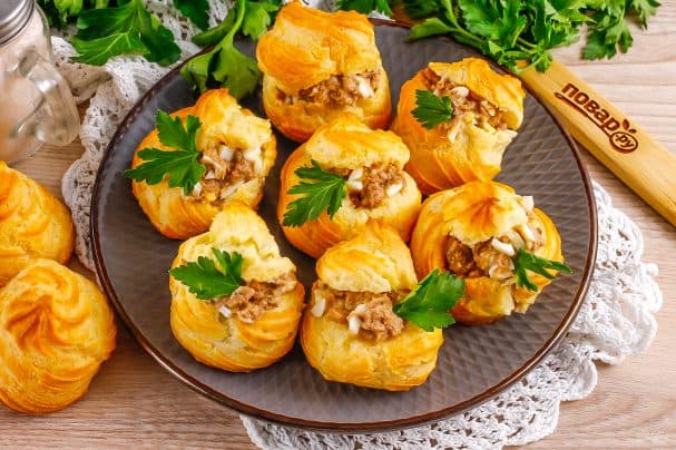 Profiteroles with tuna