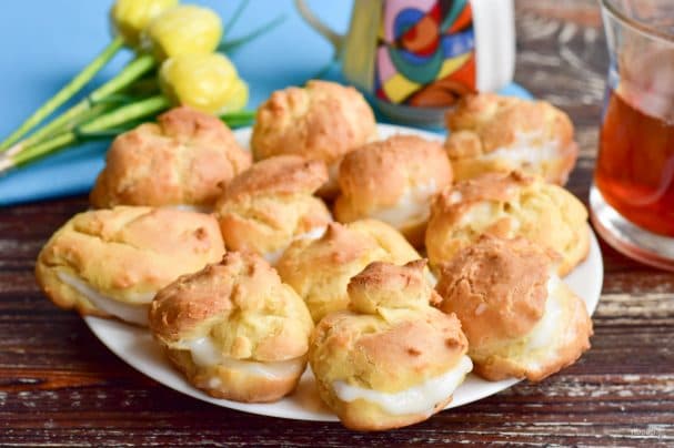 Profiteroles with vanilla cream