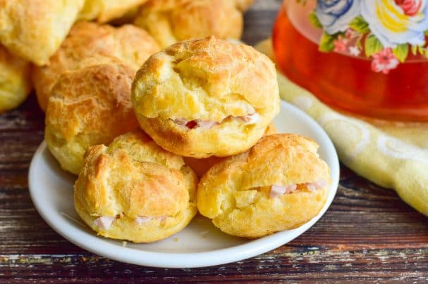 Profiteroles with ham