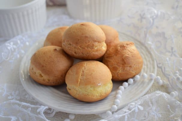 Profiteroles with Sour Cream Cream