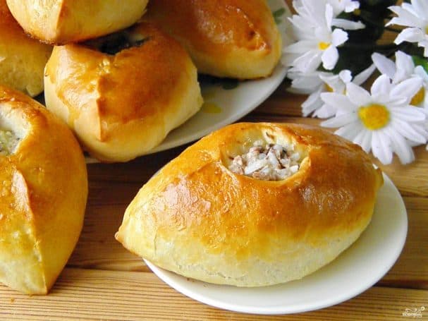 Розстебаї з сайрою та рисом