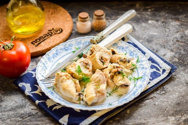 Mushroom rolls in creamy sauce