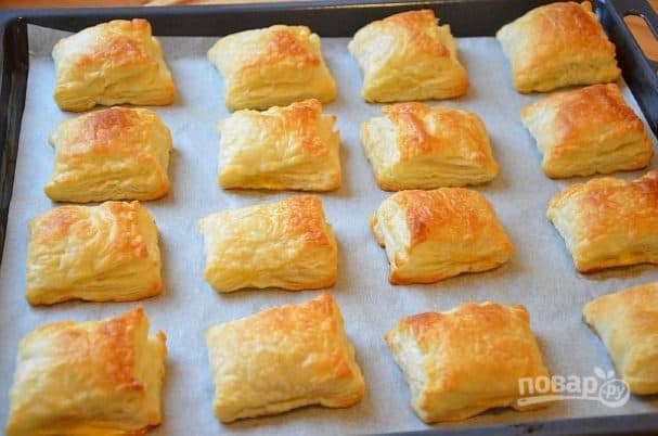 Samsa with ham and cheese