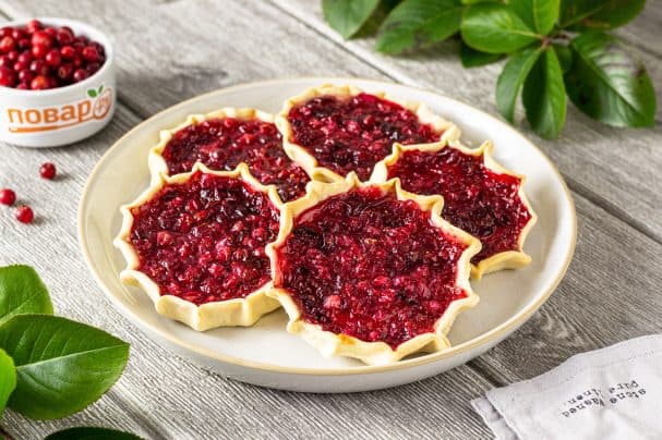 Шаньгі з брусніцамі