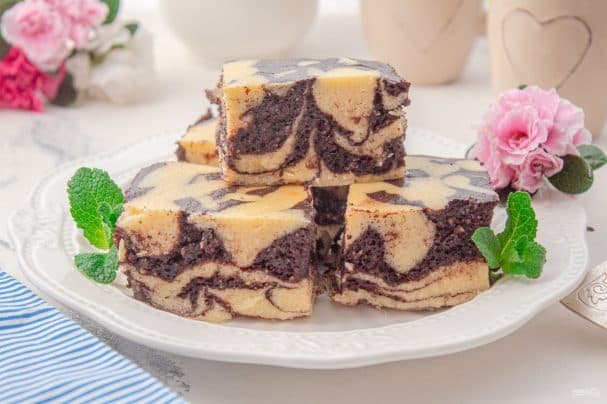 Chocolate cottage cheese casserole