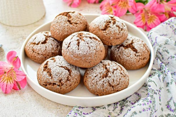 Chocolate gingerbread cookies with kefir
