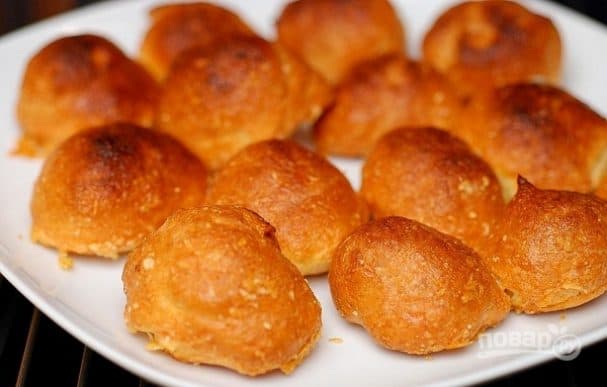 Cheese profiteroles