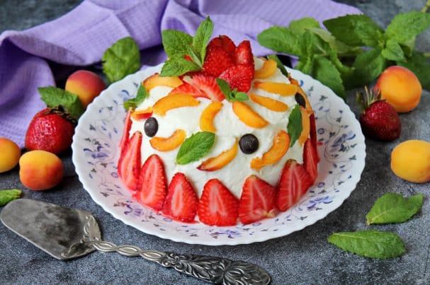 No-Bake Gingerbread, Banana, and Sour Cream Cake