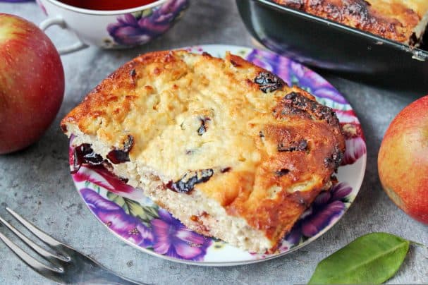 Cottage cheese casserole with prunes and apples