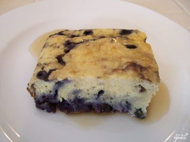 Cottage cheese casserole with blueberries