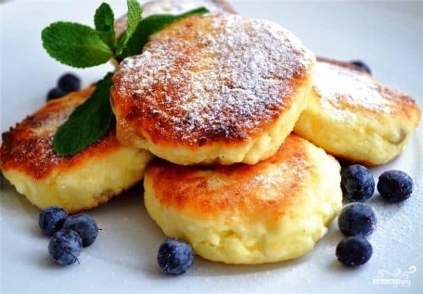 Cottage cheese pancakes with semolina