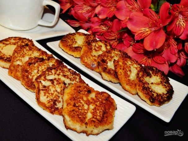 Cottage Cheese Pancakes with Bananas