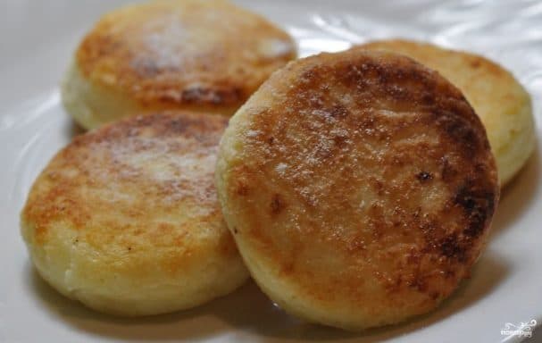 Cottage cheese pancakes with semolina