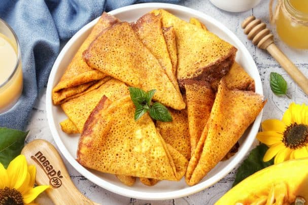 Pumpkin pancakes with milk