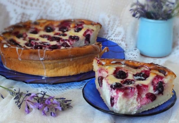 Vatroushka with cottage cheese and cherries