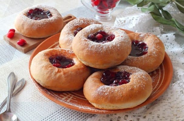 Vatrushki with cranberries