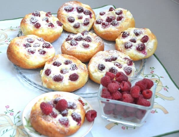 Vatrushki with raspberries
