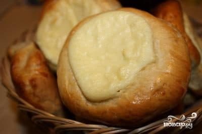 Yeast vatrushki with cottage cheese