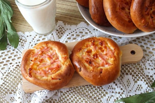 Vatrushki with Ham and Cheese