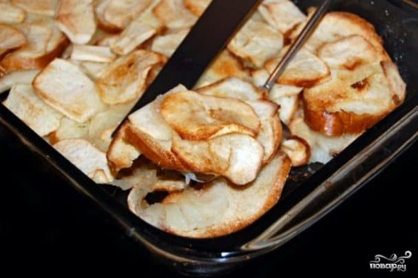 Apples baked with stale bread