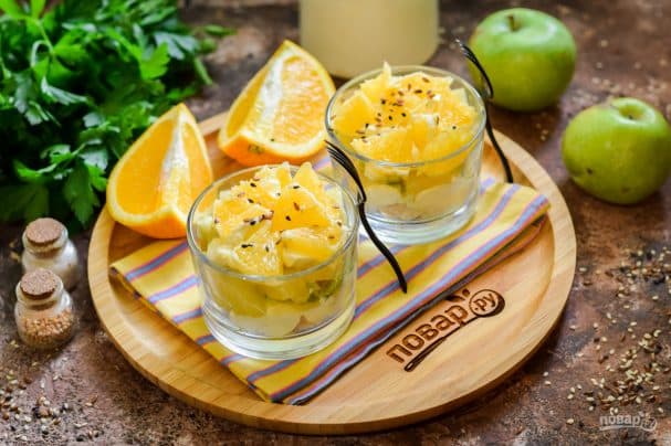 Салат-коктейль з куркою та фруктами