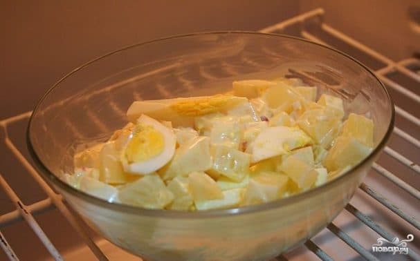 Potato salad with egg