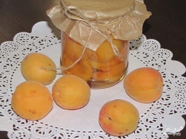 Apricots in syrup for winter storage