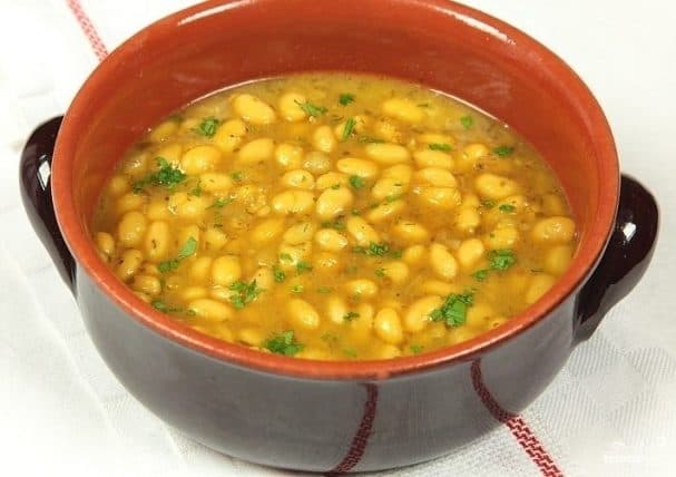 Белая фасоль з луком