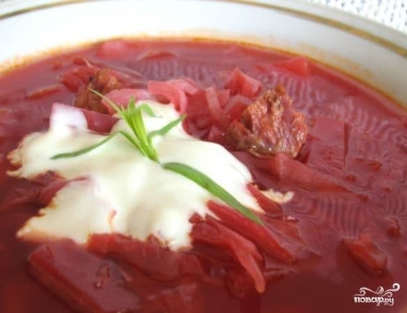 Боршч з падкопчанымі рабрышкамі
