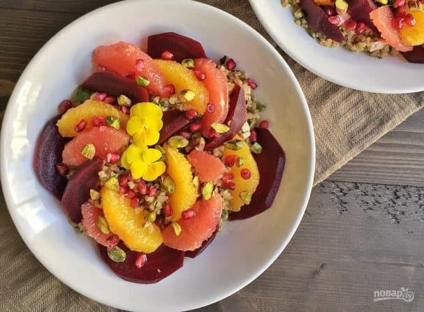 Bulgur with beets and citrus fruits