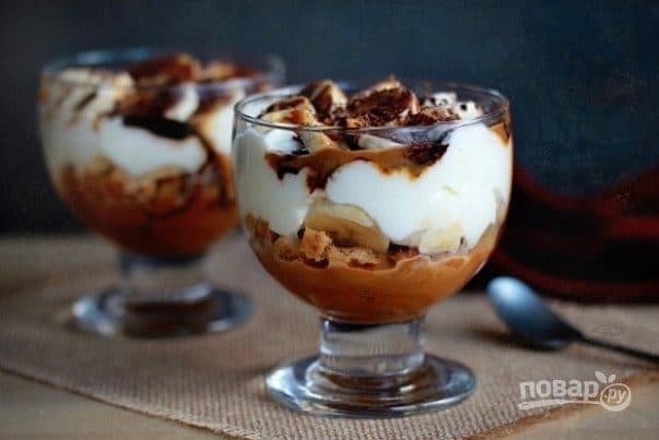 Quick banana dessert with caramel
