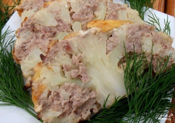 Stuffed cauliflower with minced meat