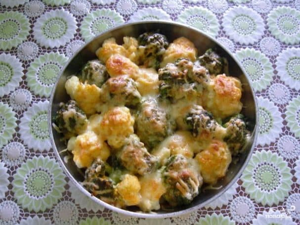 Baked cauliflower with broccoli and cheese