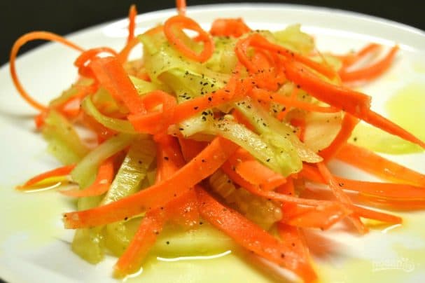 Dietary salad with carrots and cucumber