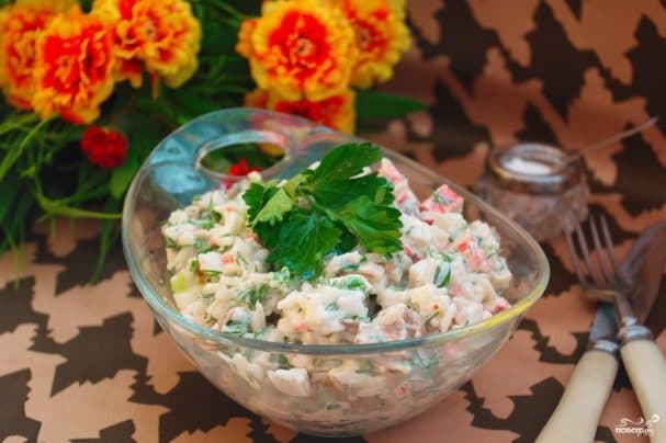 Диетический салат с крабовыми палочками